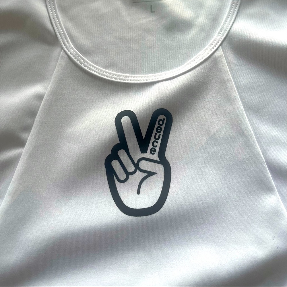Men’s white tank top athletic shirt size large excellent condition only tried on